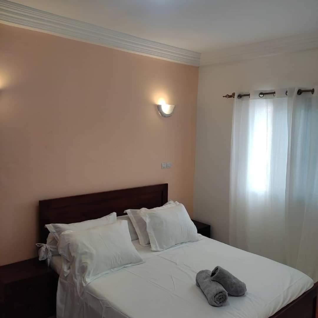 Appartement Meuble A Simbock Non Loin De Dovv Yaoundé Exterior foto